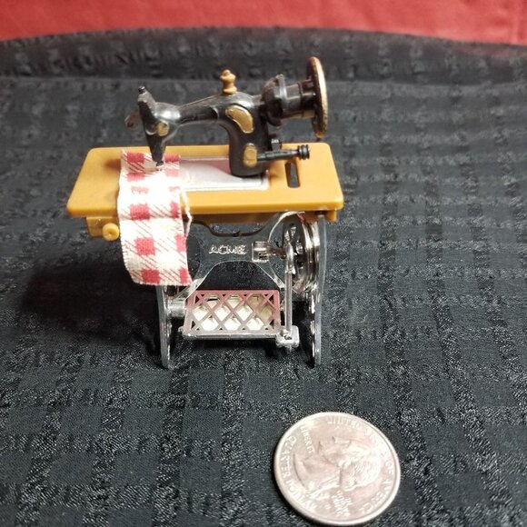 Miniature Doll House / Magnet Treadle Sewing Machi - Picture 1 of 5